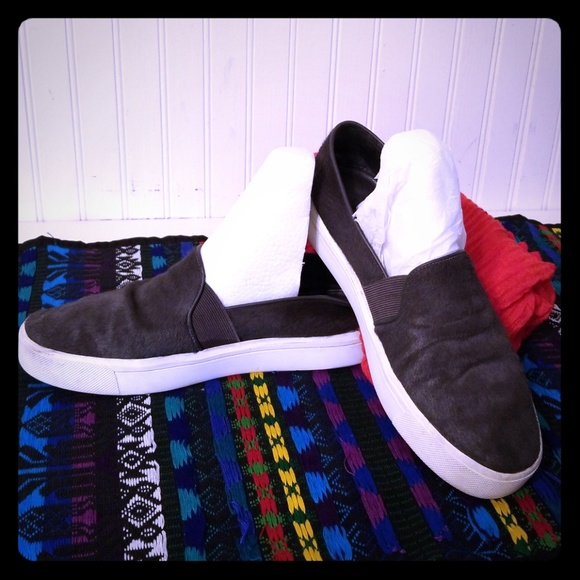 Vince Shoes - Vince gray genuine leather hide US 7 sneakers